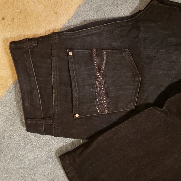 NWOT WHBM Dark Blue/Black Flare Leg Jeans. Size 6S. - Picture 2 of 11